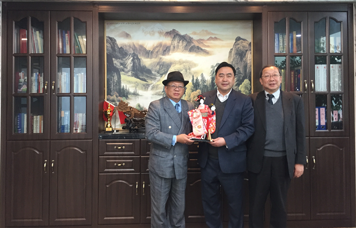趙振元與陳宗欣教授、蛯子晴夫總經(jīng)理親切合影.png
