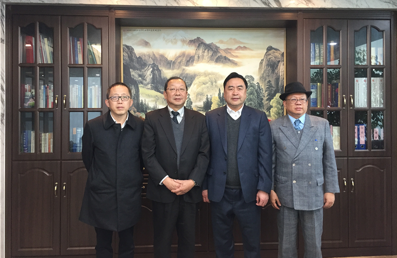 趙振元和陳宗欣教授、蛯子晴夫總經(jīng)理、愛德中創(chuàng)公司鄒克總經(jīng)理親切合影.png