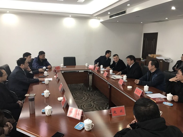 11-鞏義市委書記袁三軍、市人大主任李明楨、市政協(xié)主席談得勝、市委常委、市委辦主任朱軍、副市長(zhǎng)劉軍杰、鞏東新區(qū)副主任劉亞濤等與太極實(shí)業(yè)董事長(zhǎng)、十一科技法人代表趙振元、余才志、陳昌、何斌、趙斌、張松濤、趙遠(yuǎn)遠(yuǎn)、魏靜等會(huì)談.jpg